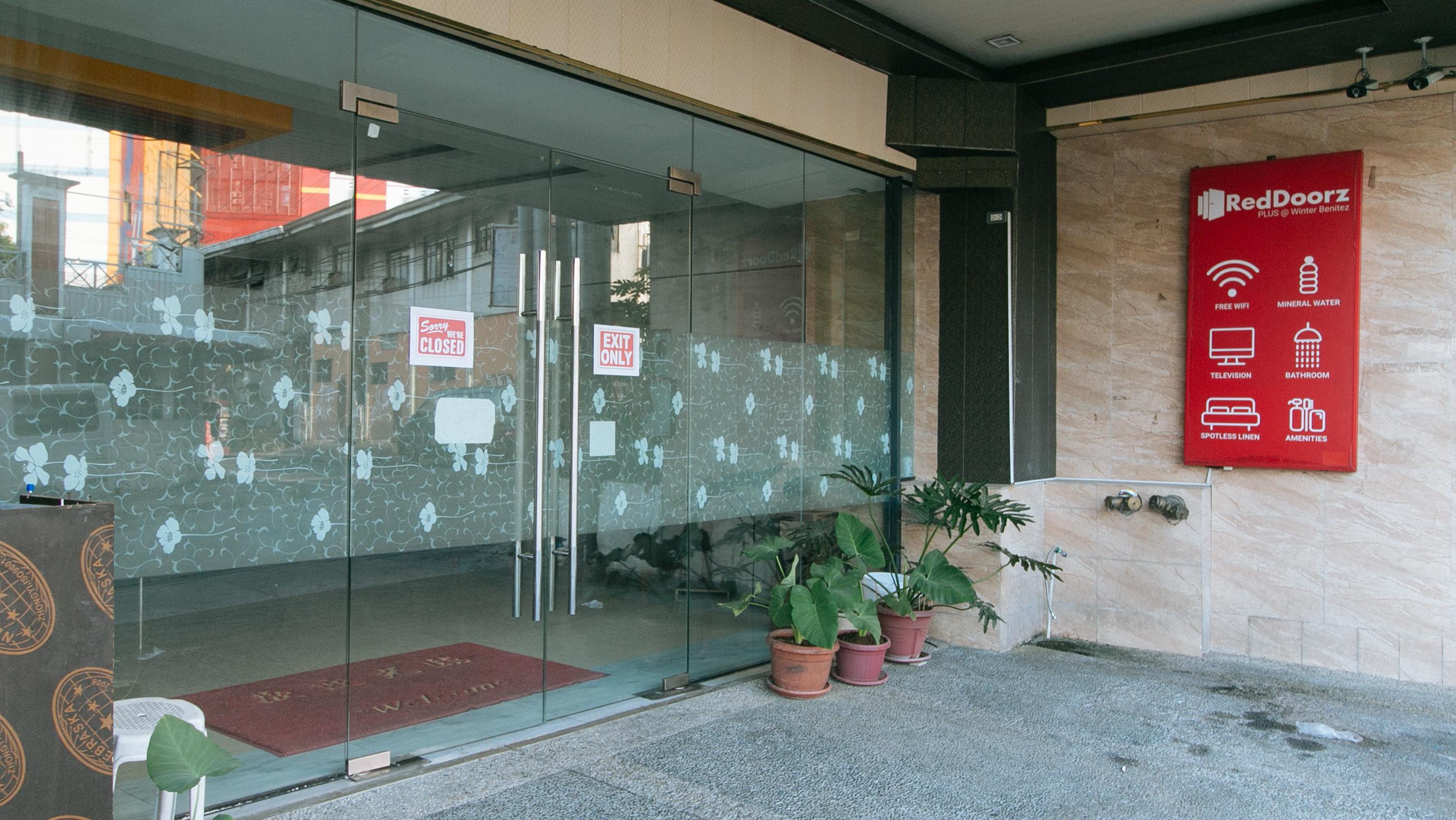 Reddoorz Plus Winter Benitez Cubao Manila Exterior photo