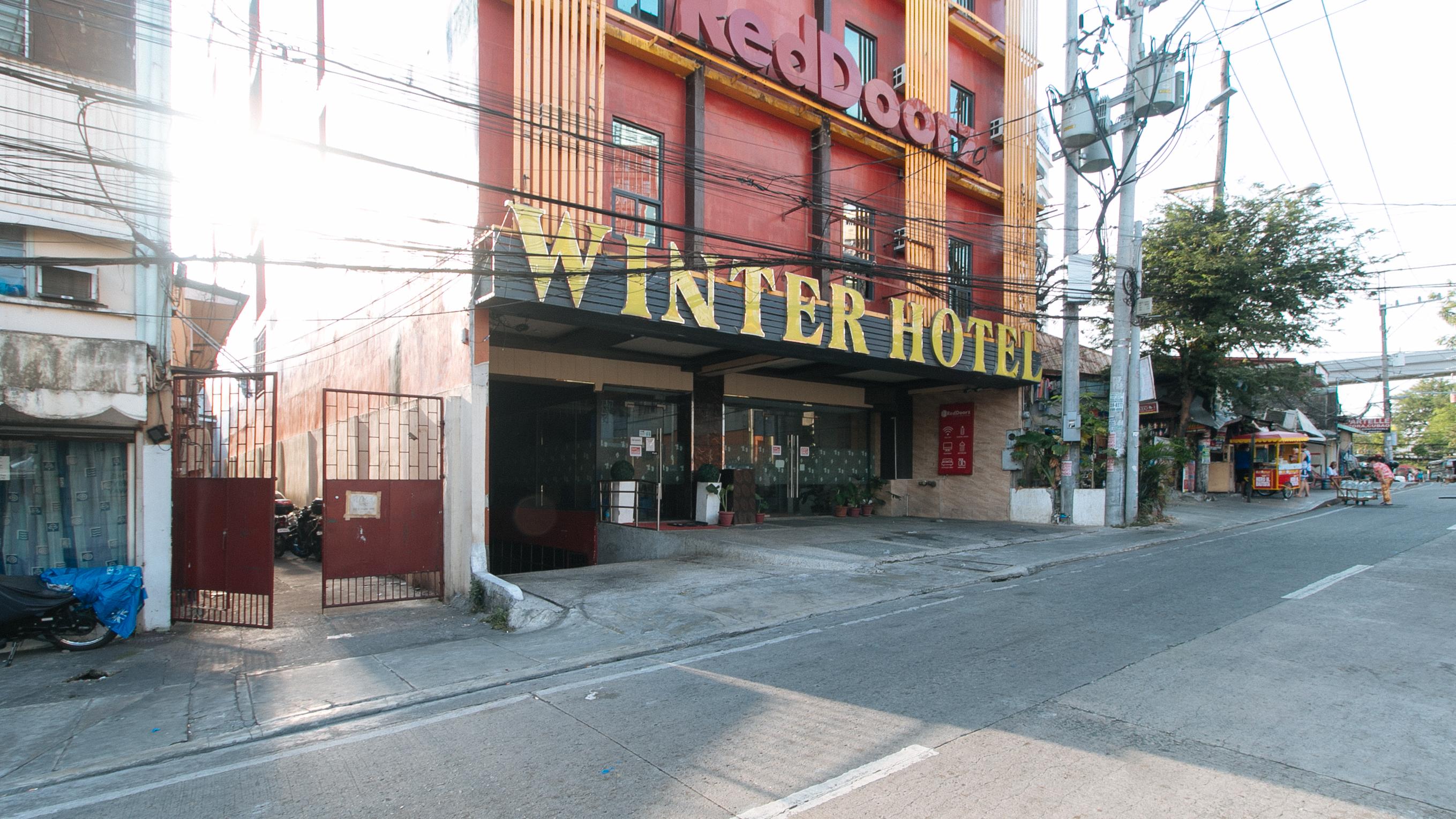 Reddoorz Plus Winter Benitez Cubao Manila Exterior photo